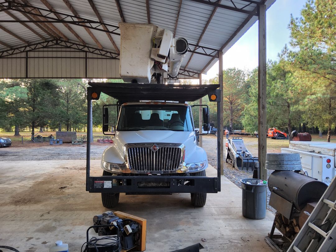 2011 ALTEC LRV 56 - Image 7